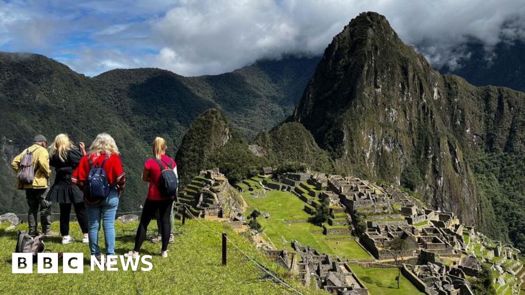  Machu Picchu hit by a row over tourist buses