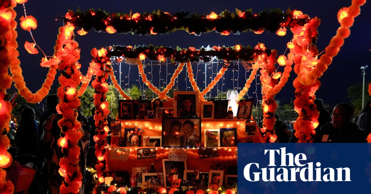  Pall of ICE spoils weekend celebrations in Chicago: ‘I think people are just scared’ | Chicago