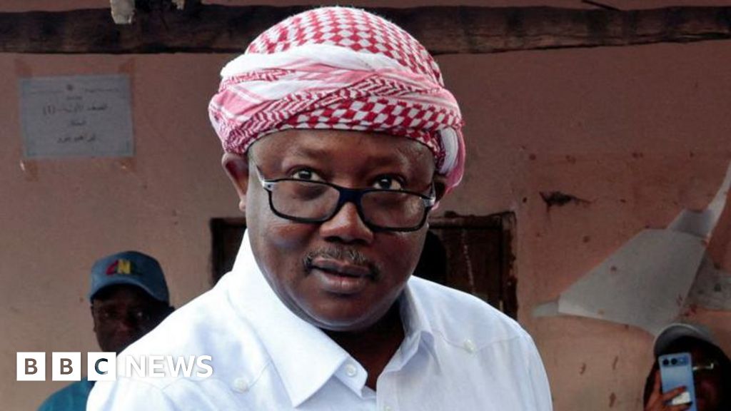  Guinea-Bissau’s ousted President Umaro Sissoco Embaló flees to Senegal after coup