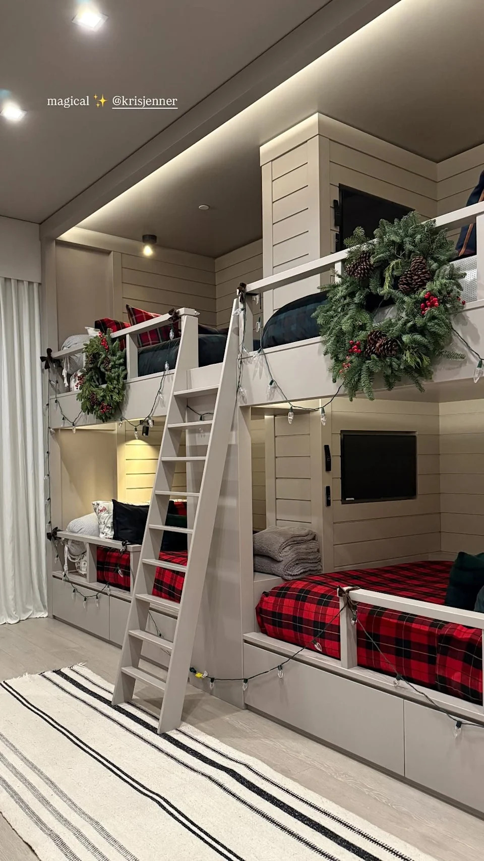 Inside the Kardashian-Jenners 2025 Thanksgiving Celebrations kris jenner kourtney