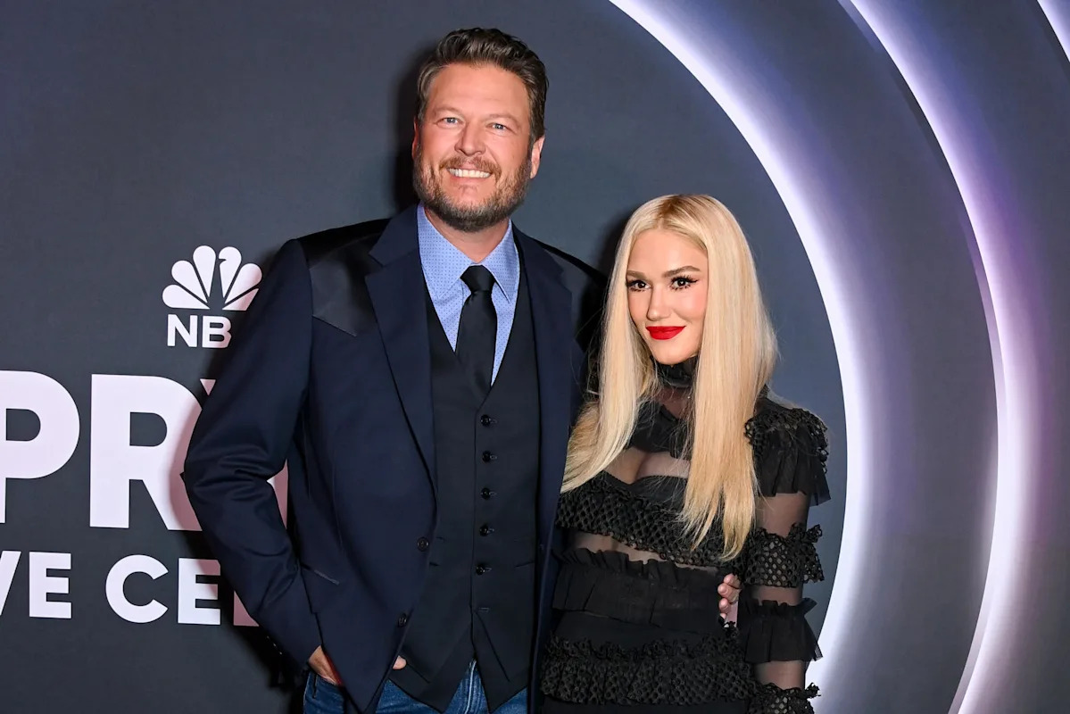  Gwen Stefani & Blake Shelton’s Marriage Has Reportedly Become a ‘Talking Point’ Among Their Friends