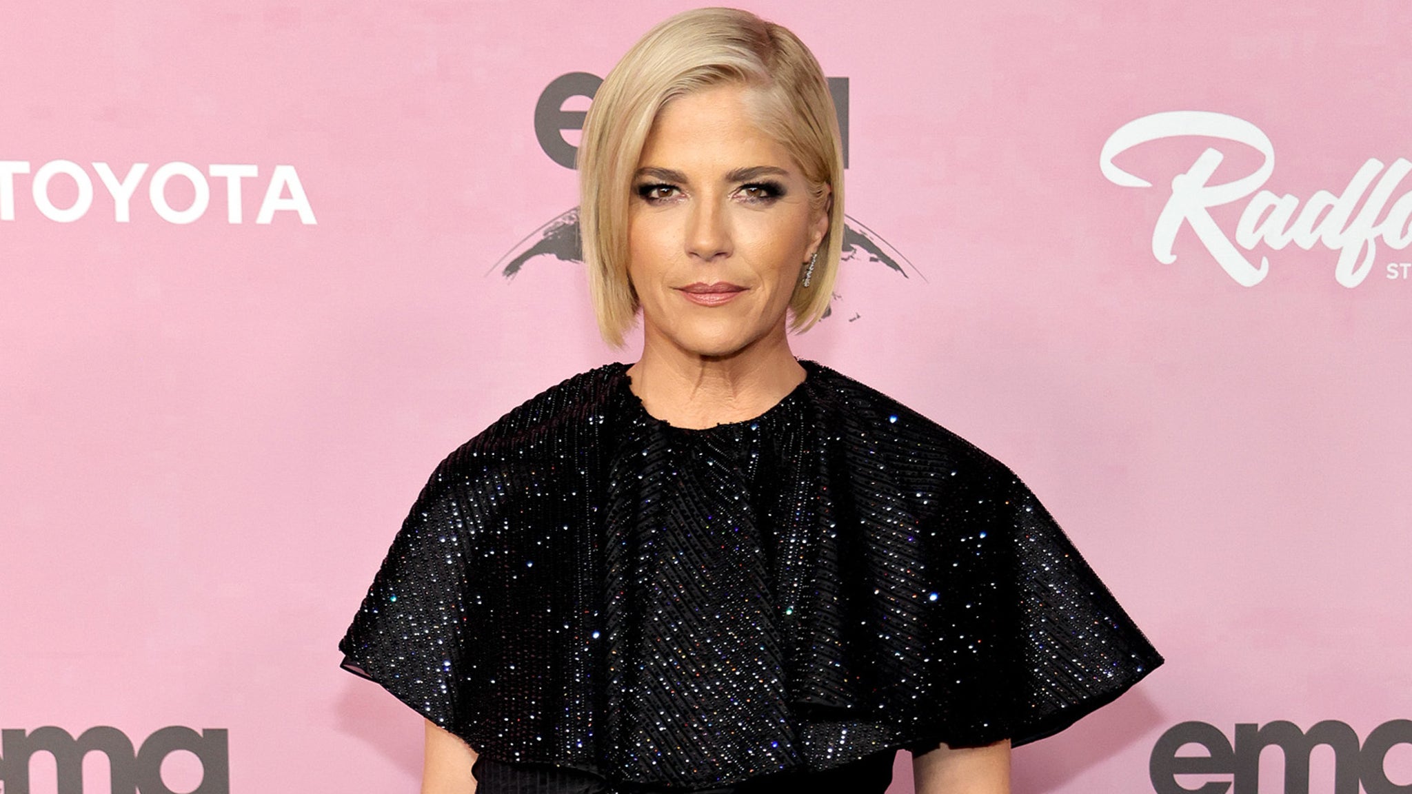  Selma Blair Shares Update On Battle with Multiple Sclerosis