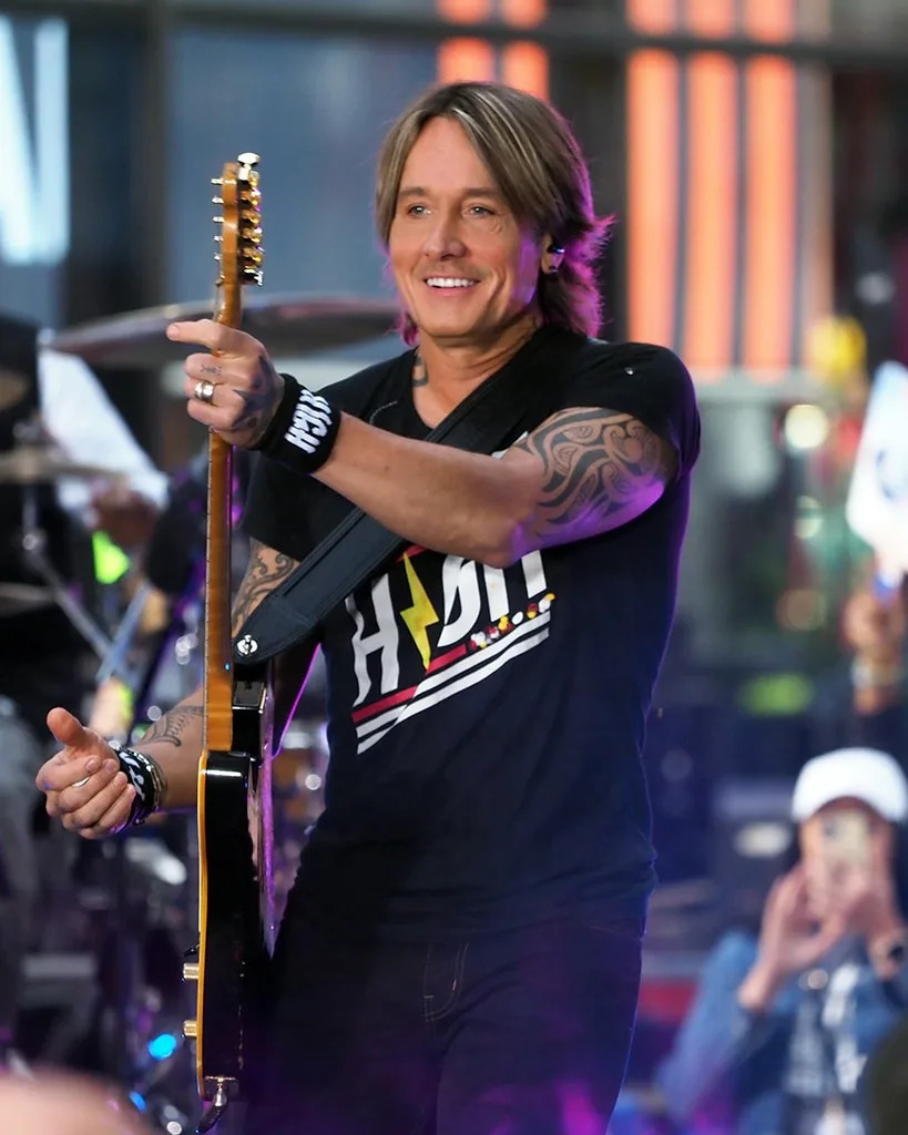 <p>May 22, 2025: Keith Urban Begins His Tour</p>