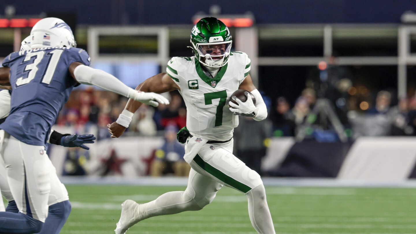  Aaron Glenn says Justin Fields running more isn’t the answer: He’s not a running back