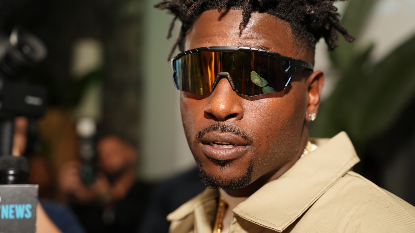  Antonio Brown returns to Miami to face attempted murder charges