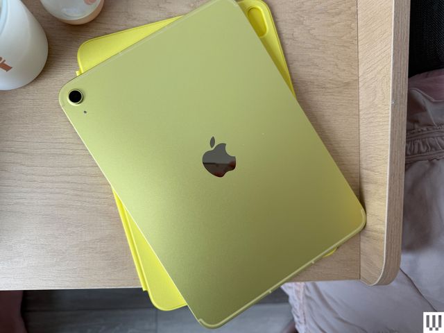 Image may contain: Electronics, Mobile Phone, Phone, Iphone, Computer, Laptop, and Pc