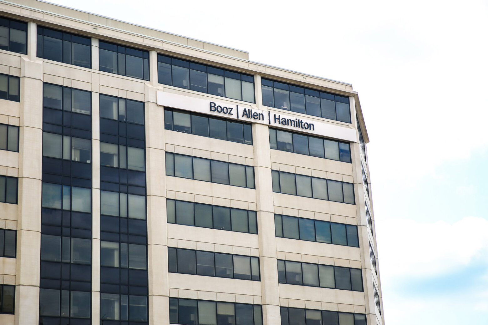  Booz Allen Hamilton to relocate headquarters out of McLean