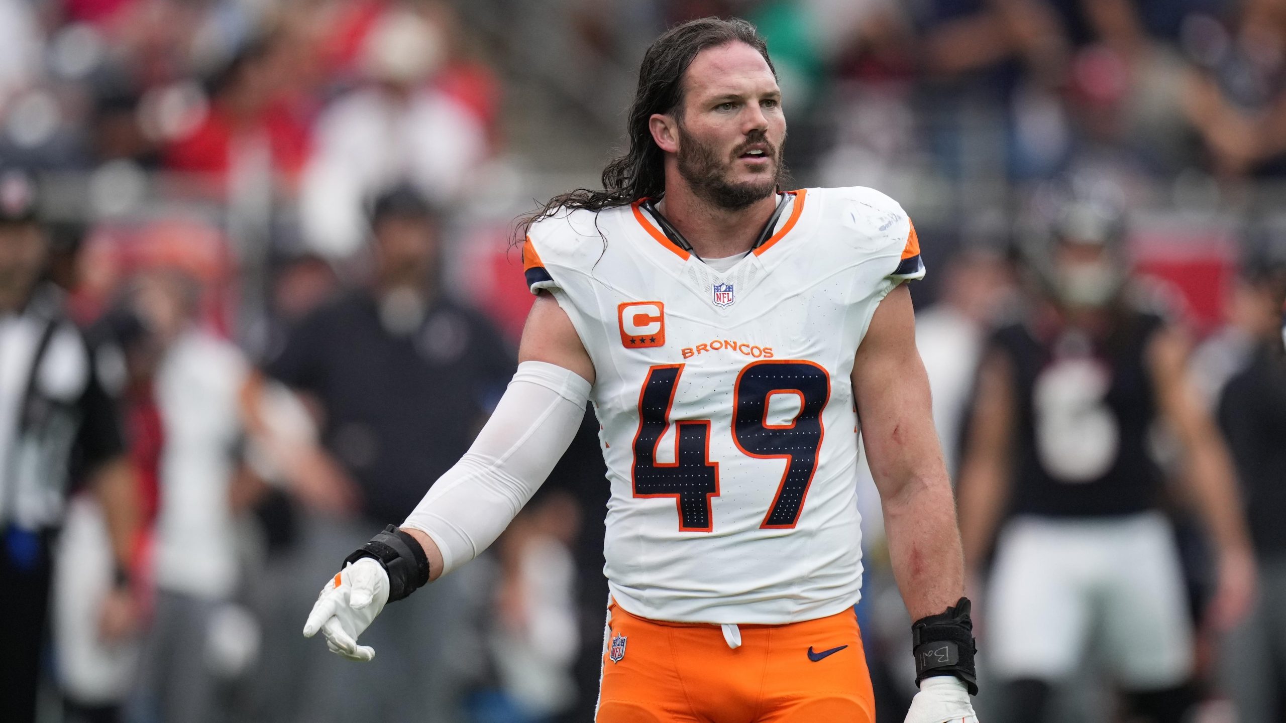  Broncos’ Alex Singleton Had Surgery for Testicular Cancer After Playing vs. Raiders