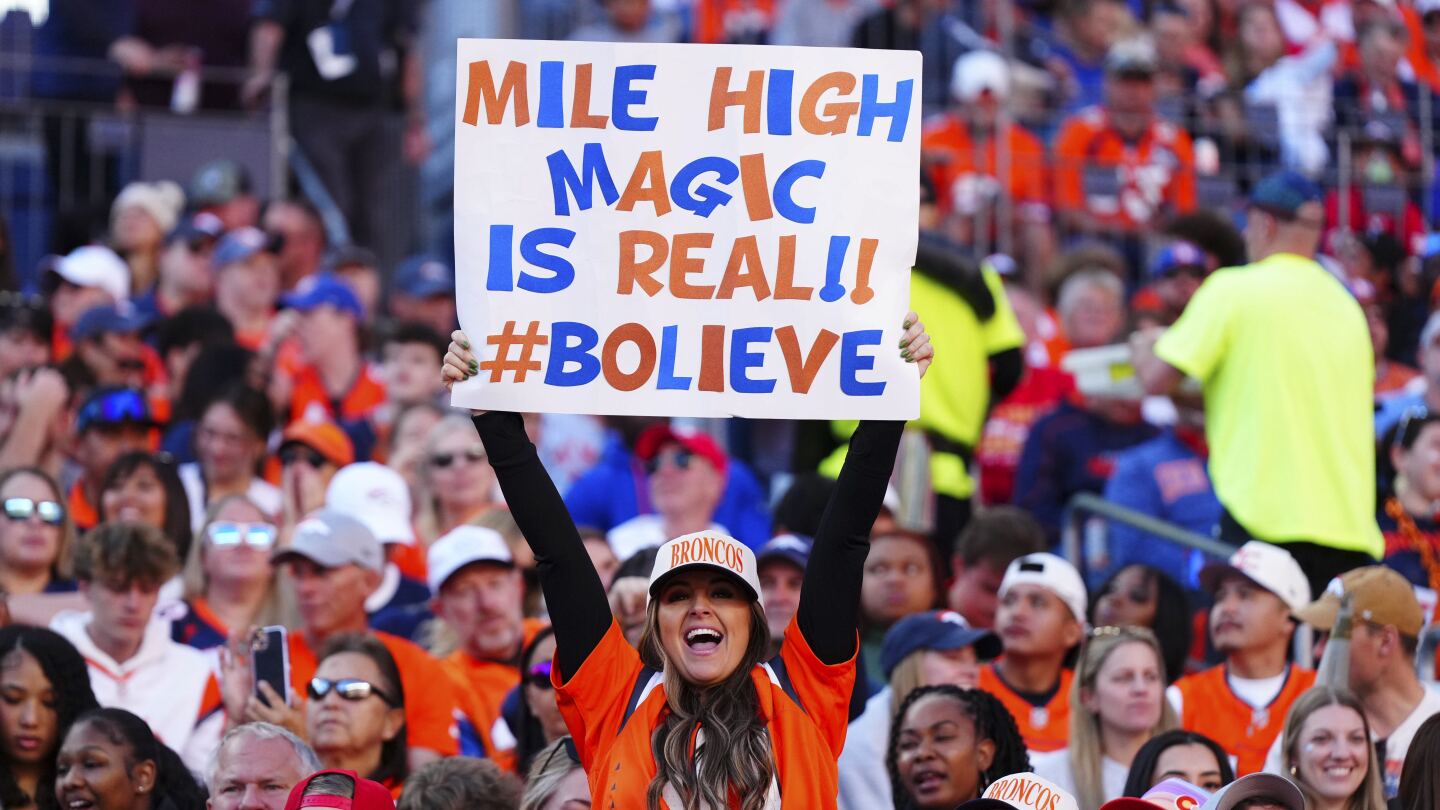  Broncos win eighth in a row, beating Chiefs 22-19 on final play