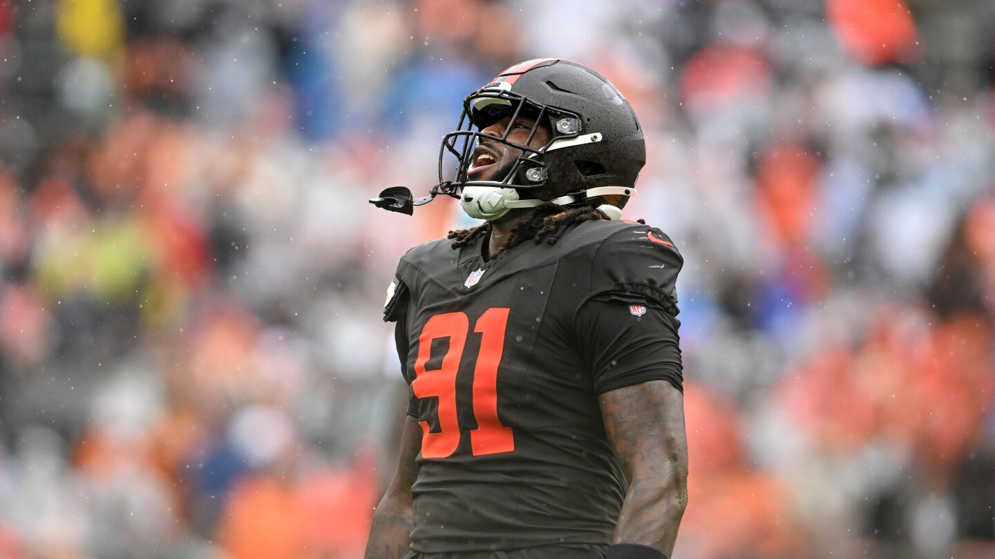  Browns, DE Alex Wright agree to three-year extension