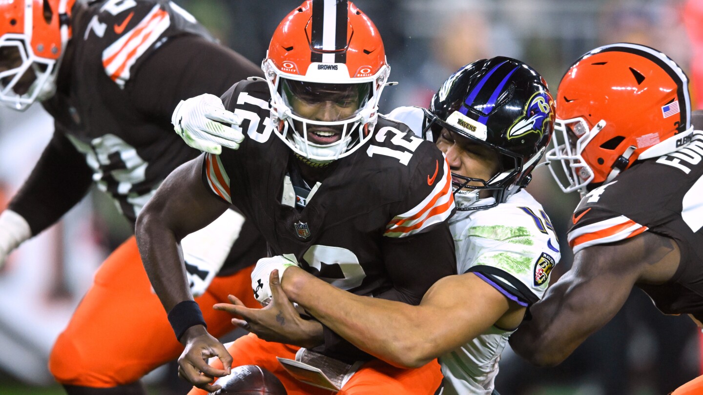  Browns QB Shedeur Sanders has a rough NFL debut