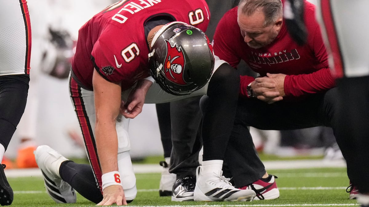  Bucs’ Baker Mayfield sprains left shoulder in lopsided loss to Rams – Tampa Bay Times