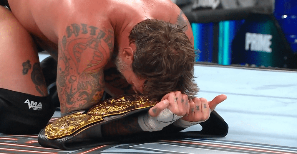  CM Punk wins world heavyweight title