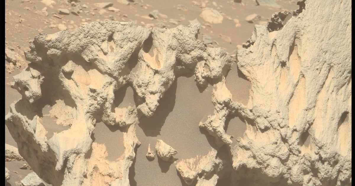  NASA Rover Finds Rock on Mars That Doesn’t Belong There