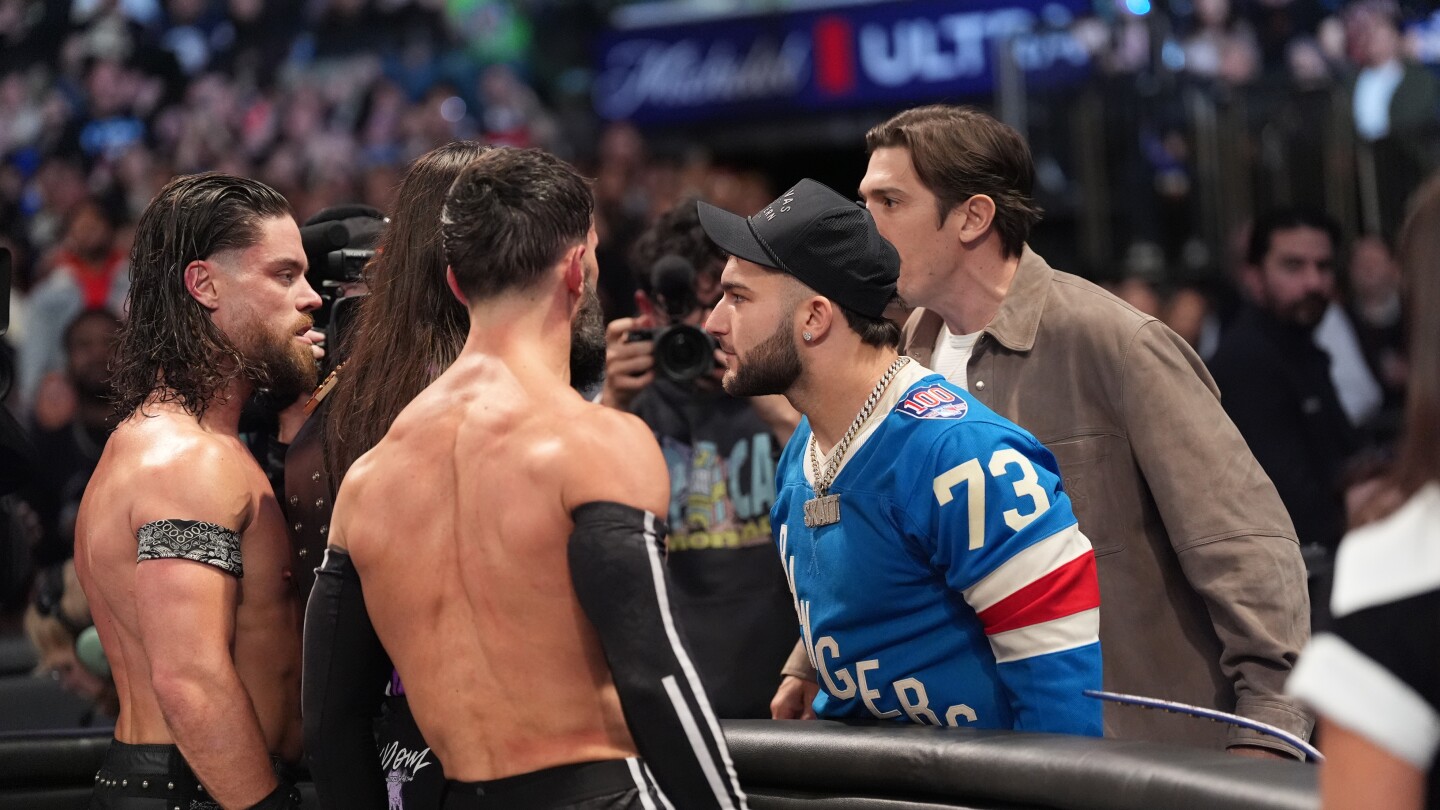  Cam Skattebo did some pushing and shoving at Monday Night Raw