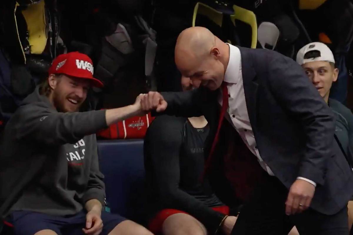  Capitals sing ‘We want you, baby’ at Spencer Carbery and Rasmus Sandin after beating Toronto Maple Leafs