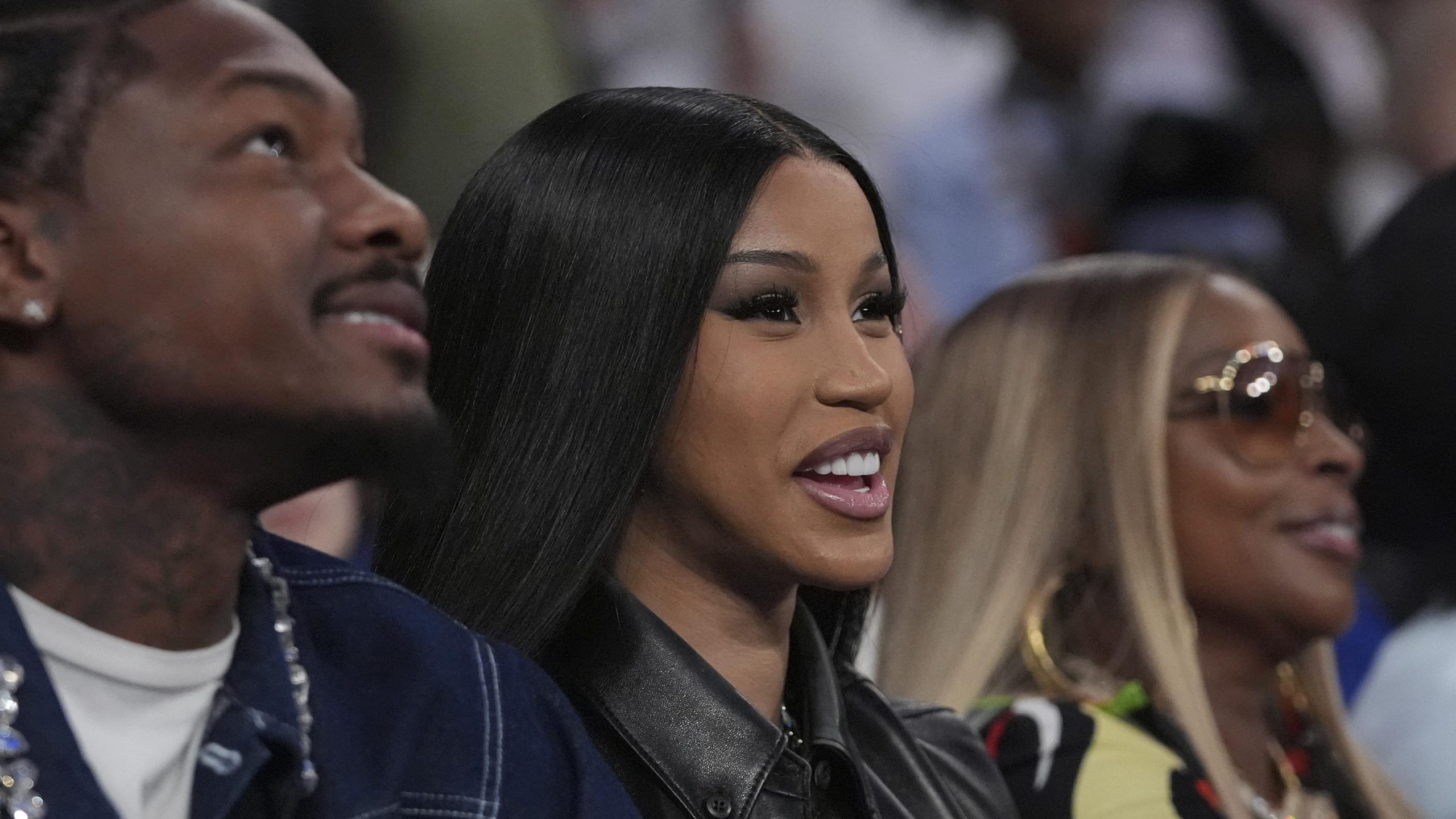  Cardi B Gives Birth to Baby Boy, Her 1st Child with Patriots’ Stefon Diggs