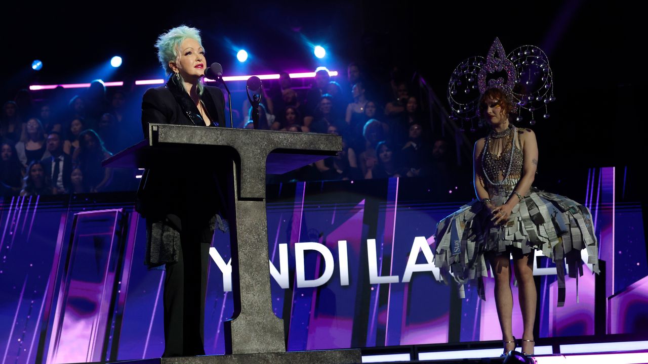  Cyndi Lauper Inducted by Chappell Roan, Performs Hits at Rock Hall 2025 Ceremony: Watch