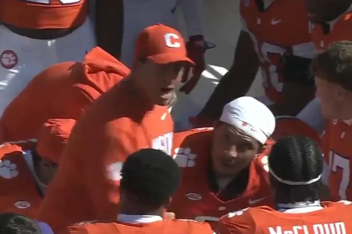  Dabo Swinney goes nut on Clemson sideline in epic meltdown