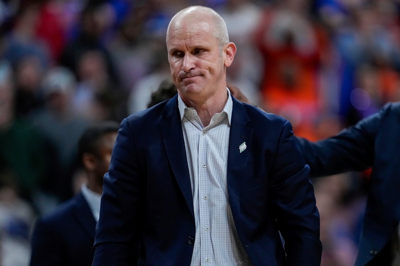  Dan Hurley throws shade at UConn medical staff, says team ‘got punked’ in loss