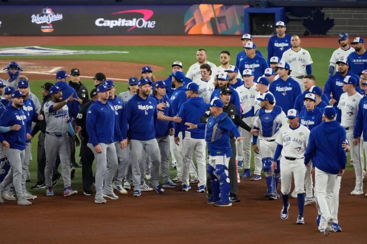  Dodgers, Blue Jays benches clear in heated Game 7 World Series moment