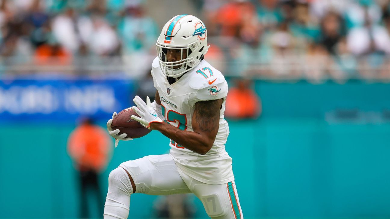  Dolphins ‘highly unlikely’ to trade Jaylen Waddle, source says