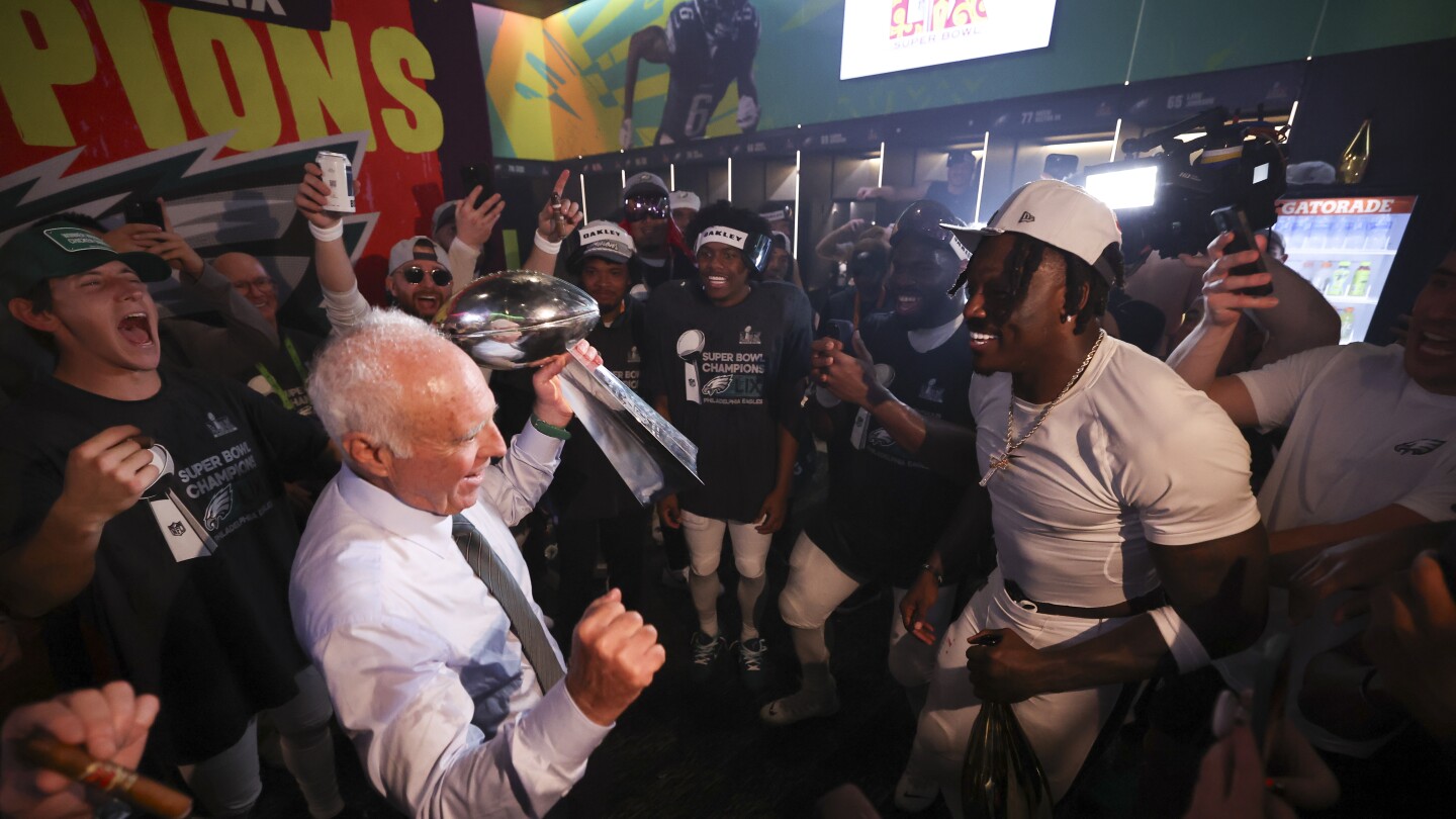  Eagles owner Jeffrey Lurie, WR A.J. Brown met this week