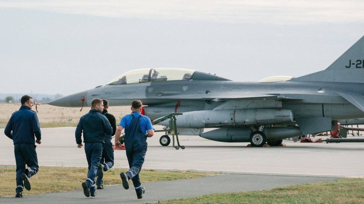  Romania Just ‘Bought’ 18 F-16s For One Euro