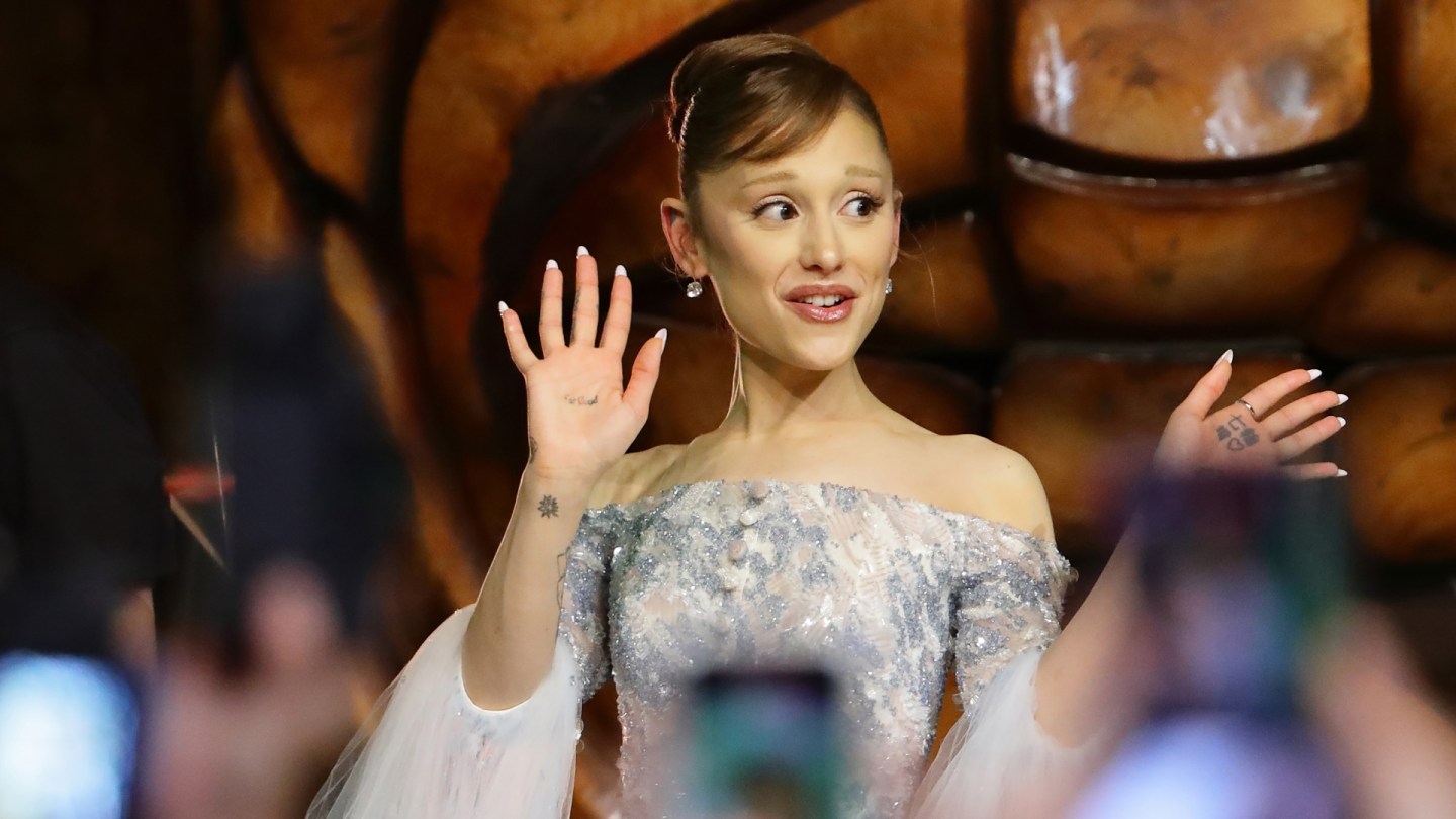  Ariana Grande Reveals She Has COVID Amid Wicked Press Tour