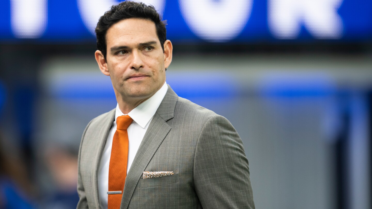  Fox Sports lets go of Mark Sanchez and hires Drew Brees as NFL analyst