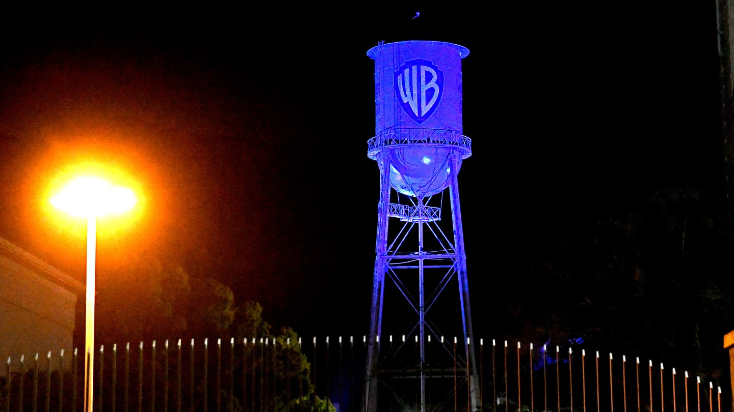  Warner Bros. Sale Begins with Bids From Paramount, Netflix, Comcast
