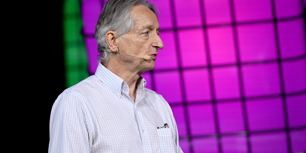  Geoffrey Hinton says tech giants can’t profit from AI investments unless human labor is replaced