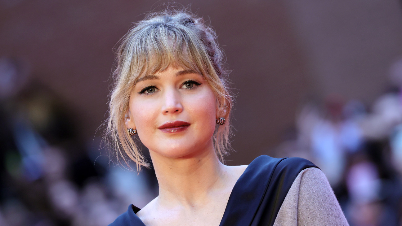  Jennifer Lawrence Questions Speaking Out Against Trump Now