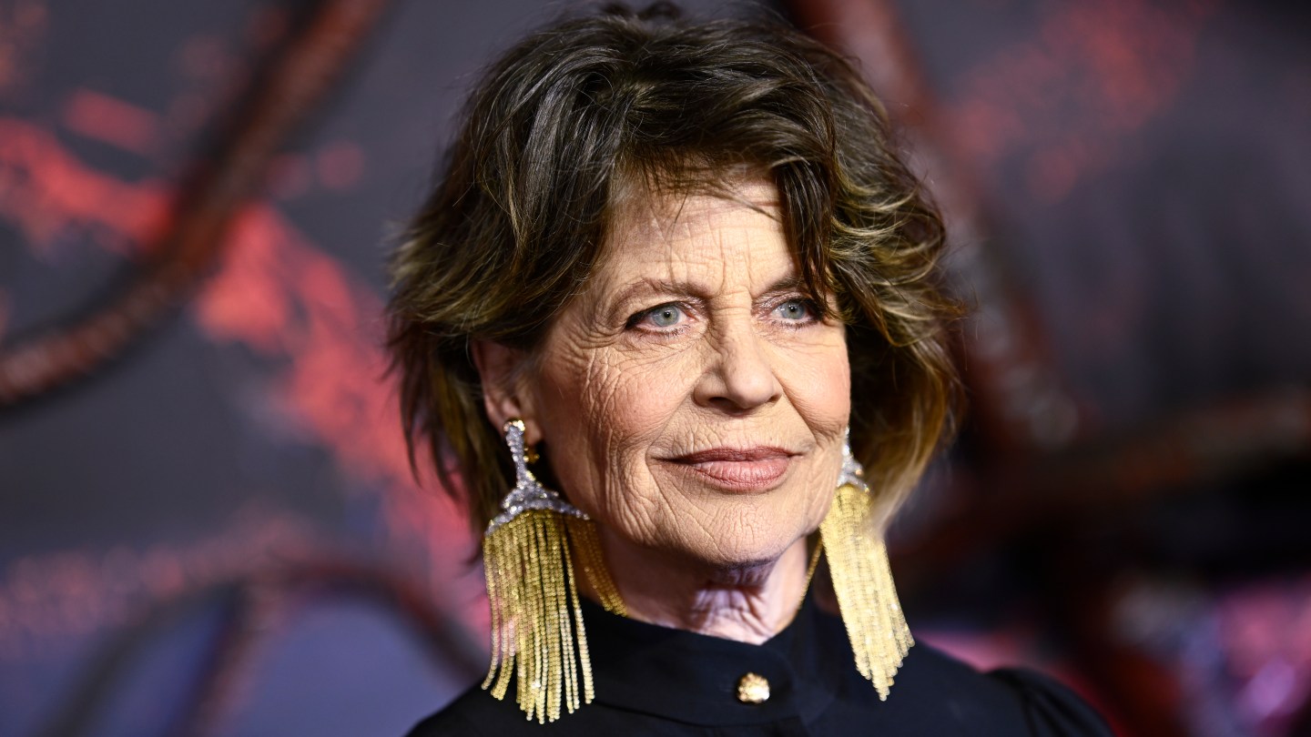  ‘Stranger Things’ Star Linda Hamilton Rejects Anti-Aging Obsession