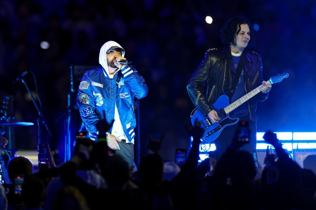  Eminem Makes Surprise Appearance On Fox’s NFL Thanksgiving Halftime Show