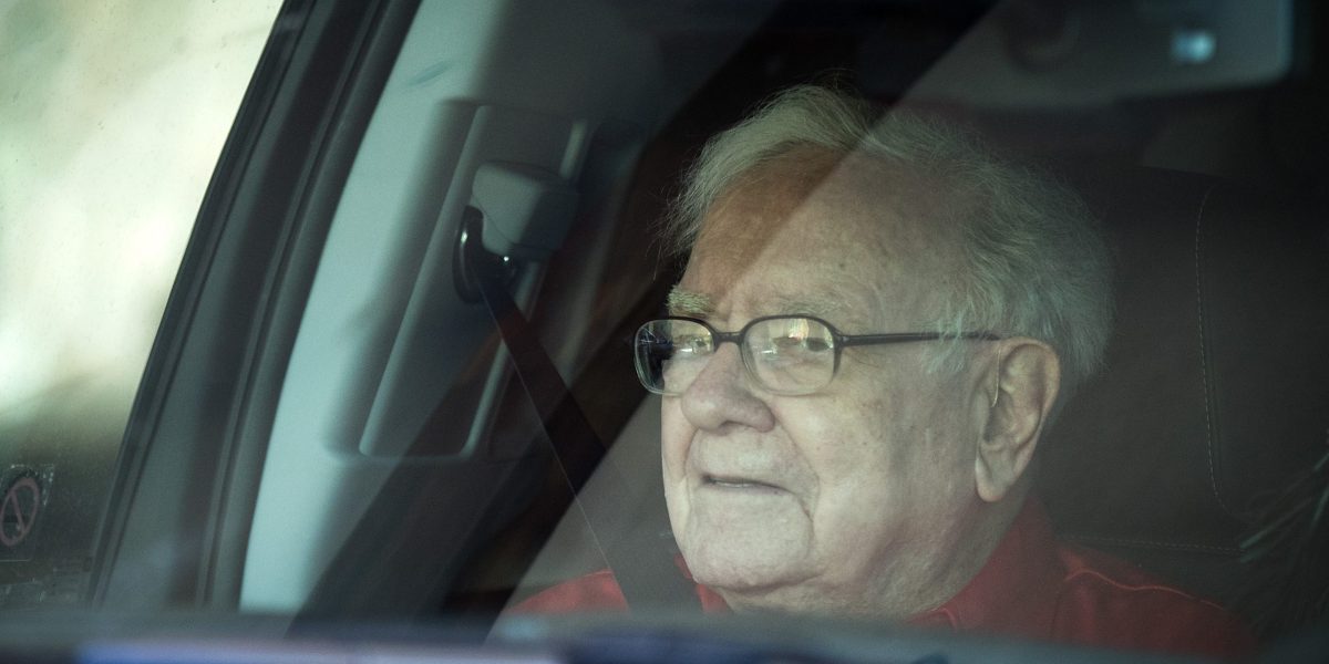  Warren Buffett marks 3 straight years as a net seller of stocks