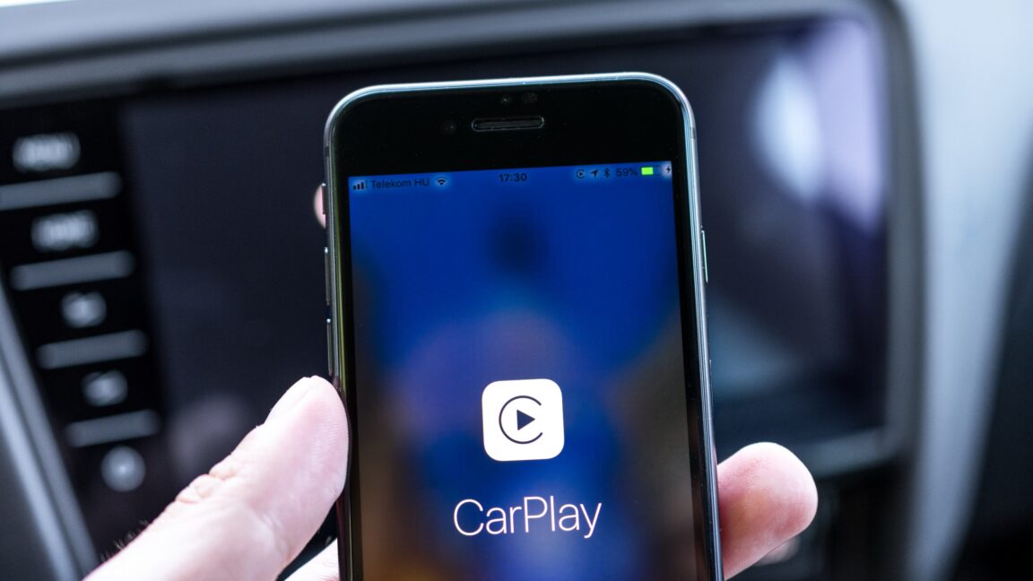  After years of saying no, Tesla reportedly adding Apple CarPlay to its cars
