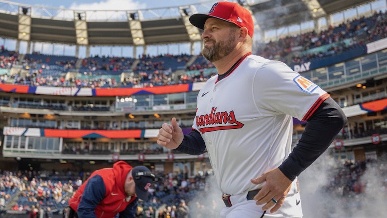  Guardians’ Stephen Vogt wins back-to-back AL Manager of the Year awards