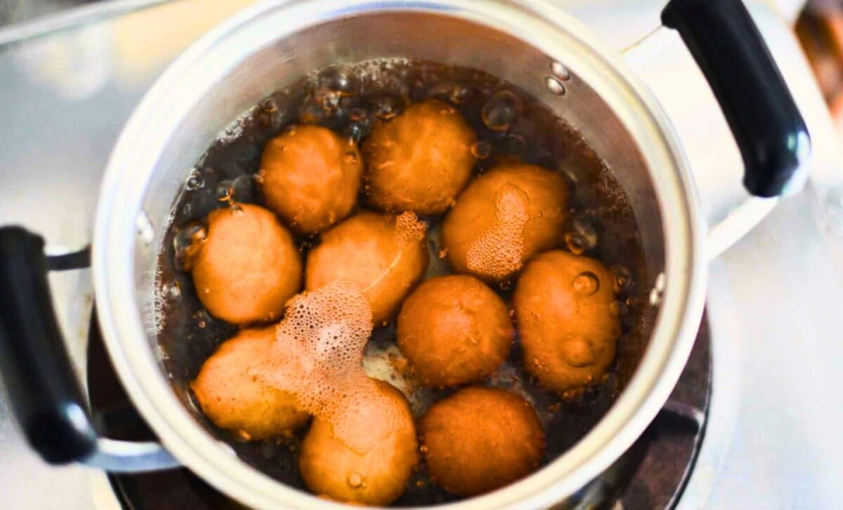  Why You Should Never Skip Salt in Boiling Water When Cooking Eggs — Scientists Expose Its Secret Magic