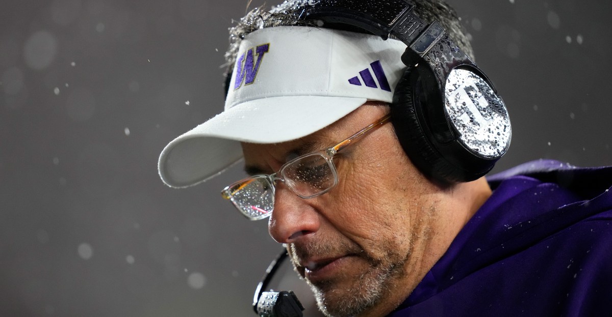 Huskies Embarrassed On The Road, Again