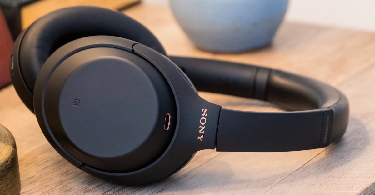  Sony’s last-gen XM4 headphones are over 50 percent off for Black Friday
