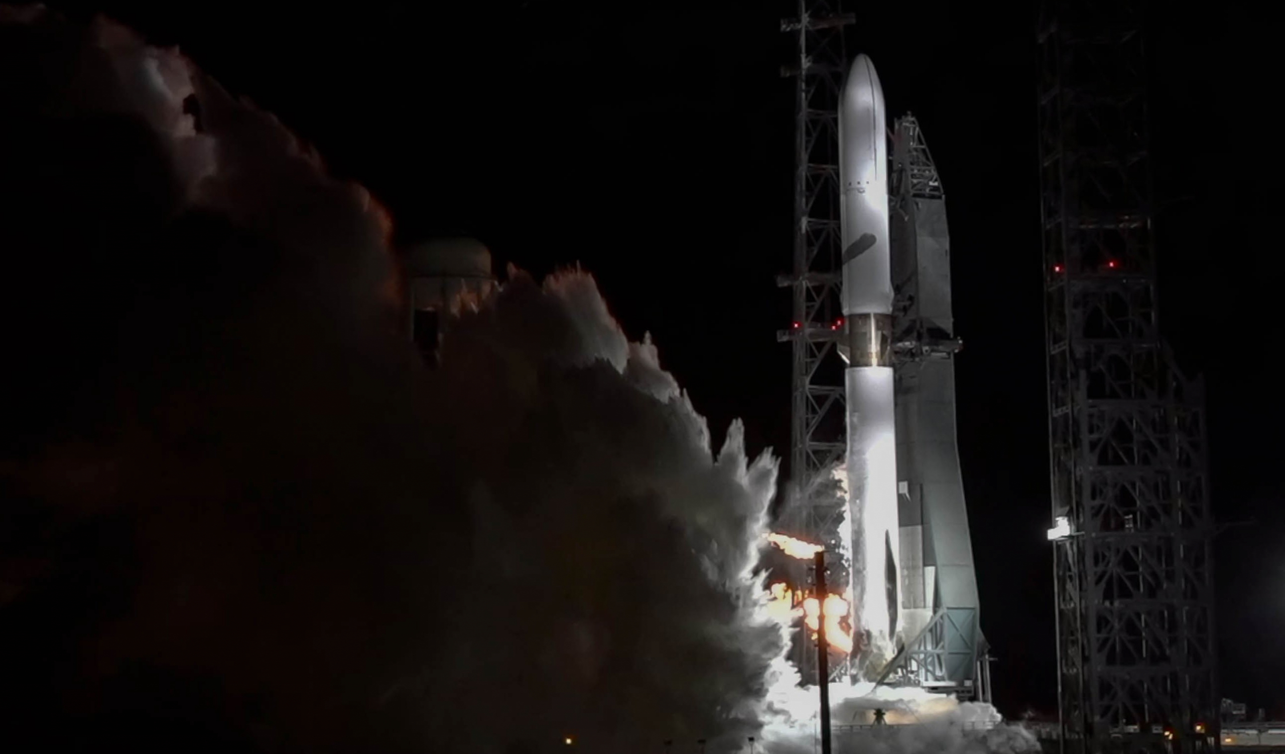  New Glenn’s successful static fire test clears way for launch of ESCAPADE mission