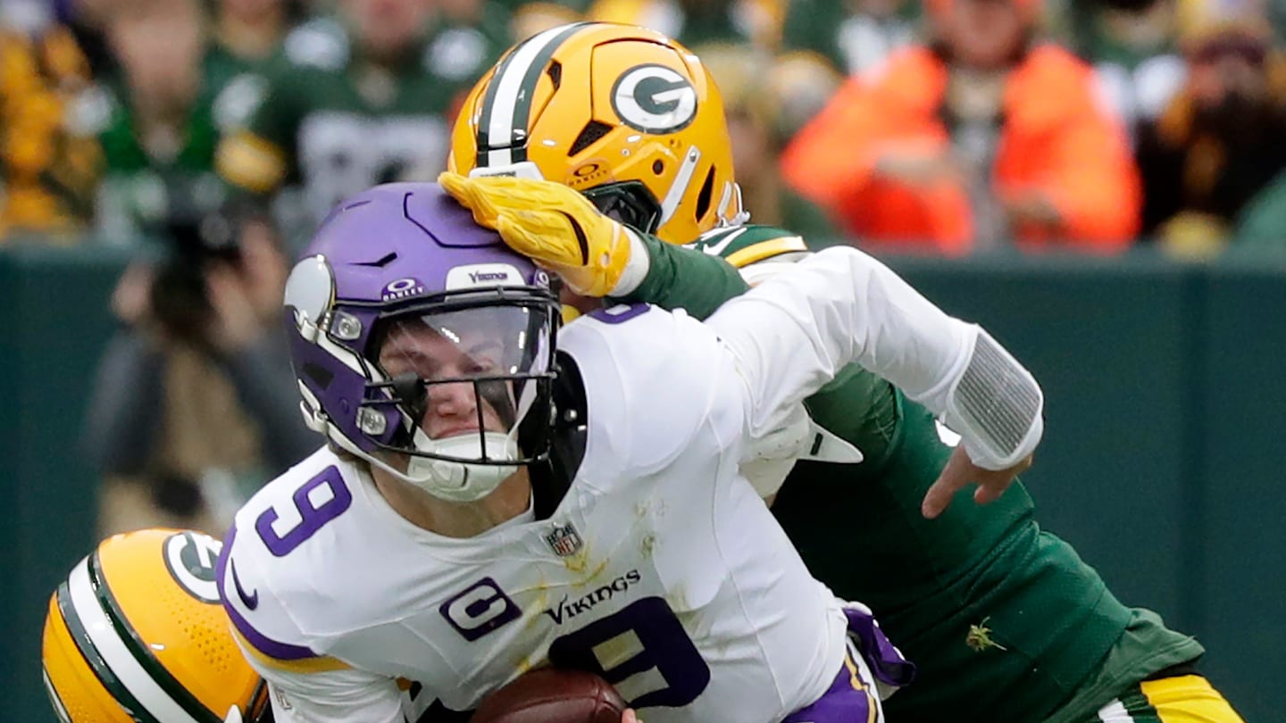  J.J. McCarthy placed in concussion protocol, possibly opening Max Brosmer’s door