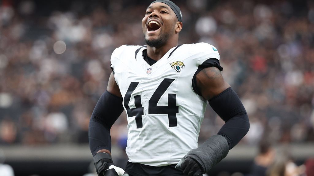  Jaguars DE Travon Walker ejected for throwing punch after FG