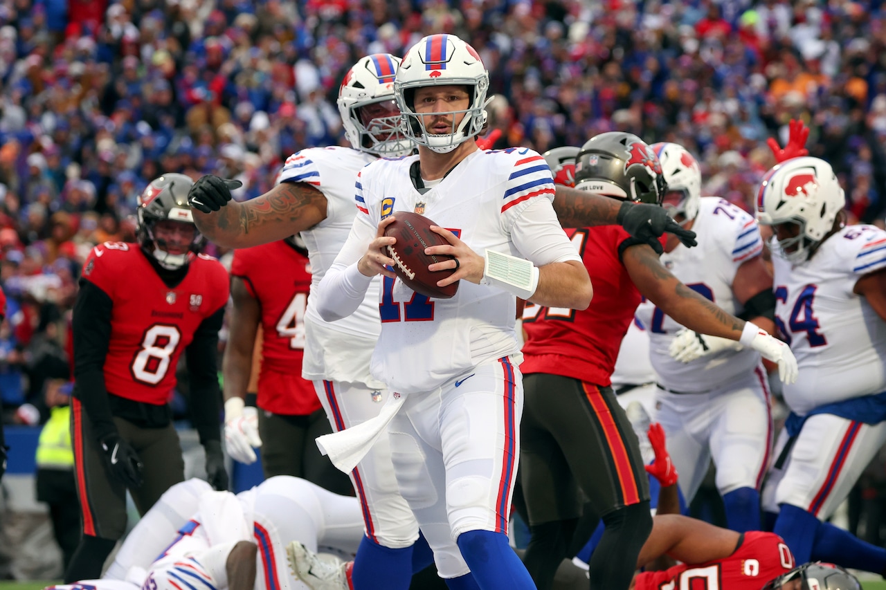  Josh Allen sets NFL record with 6 TDs as Bills defeat Buccaneers 44-32