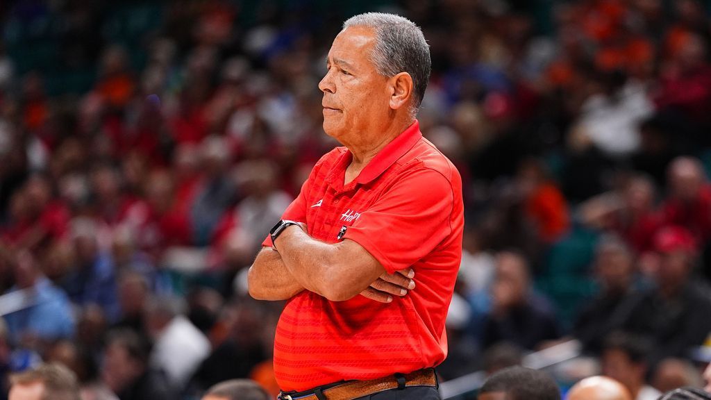  Kelvin Sampson critical of Houston after close call vs. Syracuse