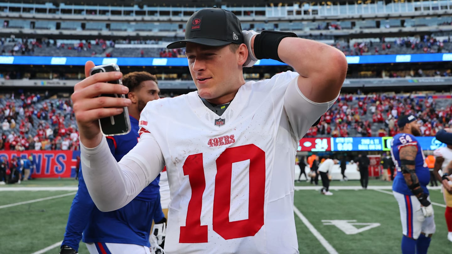  Kyle Shanahan Officially Names 49ers’ Starting QB for Week 10 vs. Rams