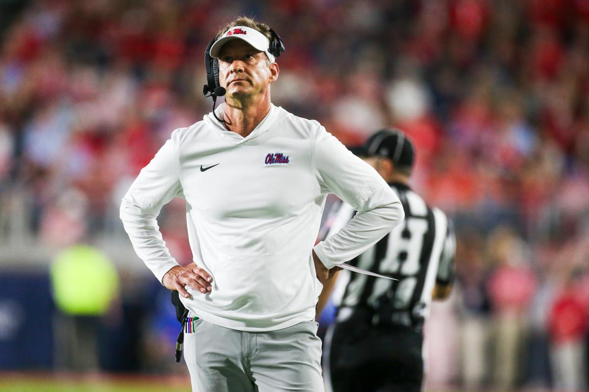 Lane Kiffin addresses coaching rumors after Ole Miss defeats Florida