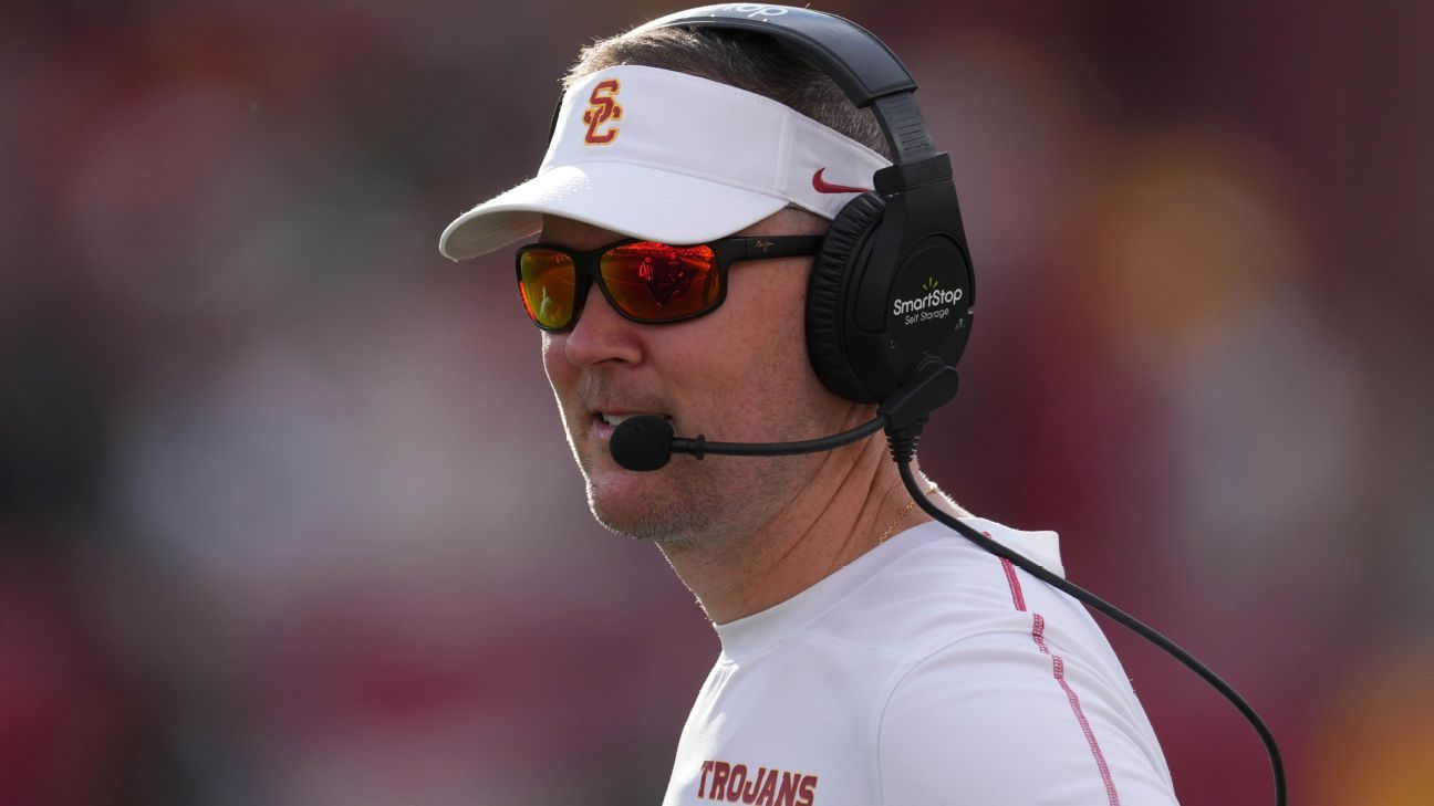  Lincoln Riley reaffirms commitment to remaining at USC