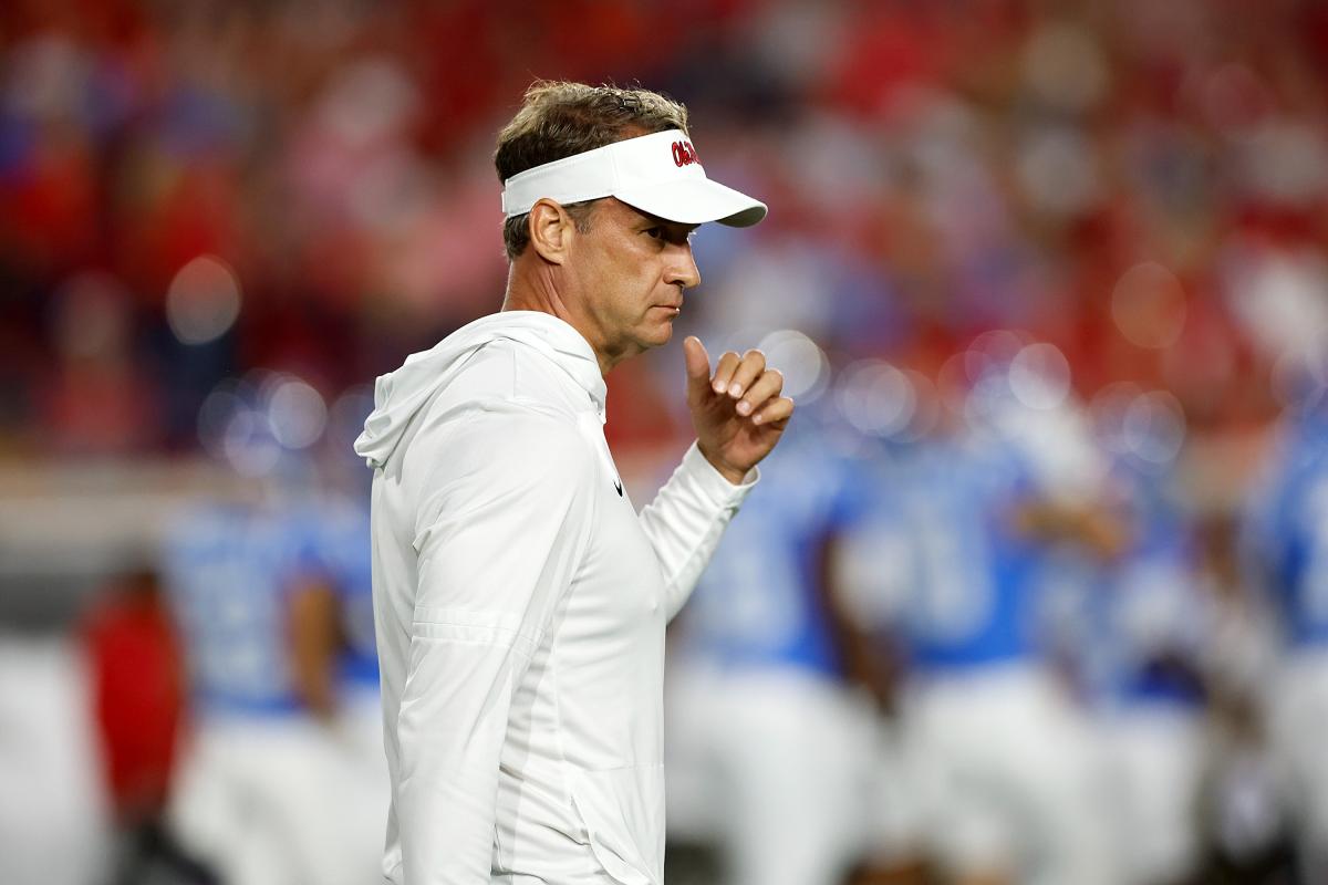  Ole Miss hands Lane Kiffin ‘ultimatum’ to make his coaching decision as rumors swirl